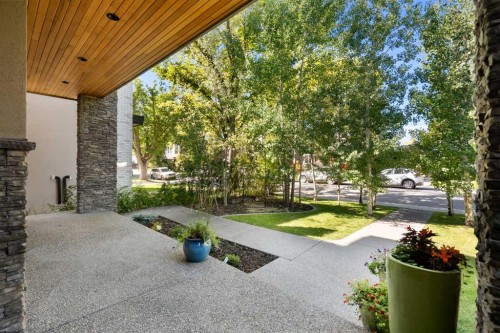 720 33A Street Nw, Calgary, AB 