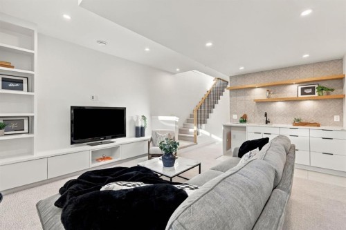 2026 36 Street Sw, Calgary, AB 