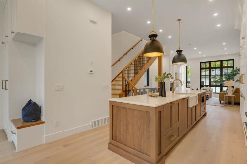 2424 31 Street Sw, Calgary, AB 