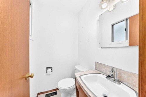 5712 Lakeview Drive Sw, Calgary, AB 