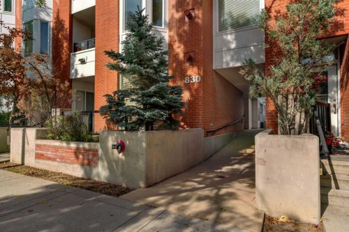 302-830 Centre Avenue Ne, Calgary, AB 
