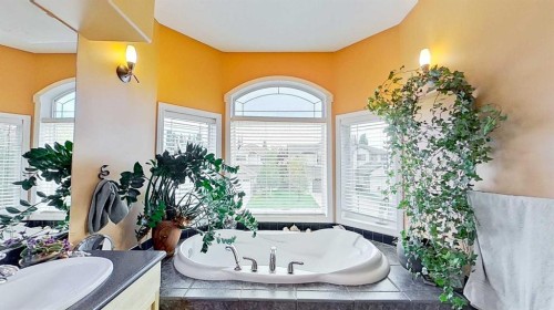 18 Tuscany Meadows Heights Nw, Calgary, AB 