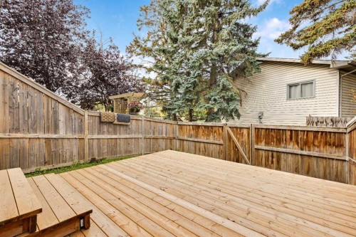 105-107 Elm Place, Okotoks, AB 