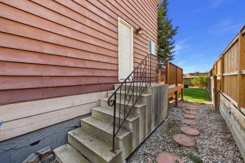 17 Deermeade Road Se, Calgary, AB 