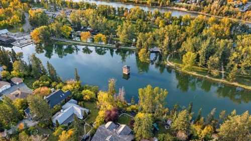 8623 48 Avenue Nw, Calgary, AB 