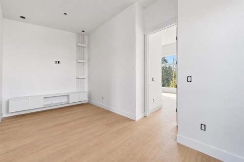 8623 48 Avenue Nw, Calgary, AB 