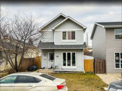 95 Castlegreen Close NE Calgary, AB T3J 1Y6