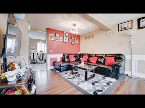 95 Castlegreen Close Ne, Calgary, AB 