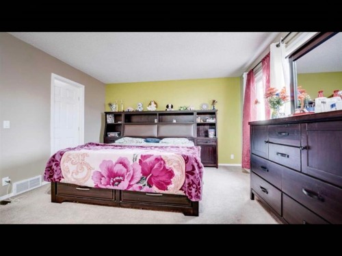 95 Castlegreen Close Ne, Calgary, AB 
