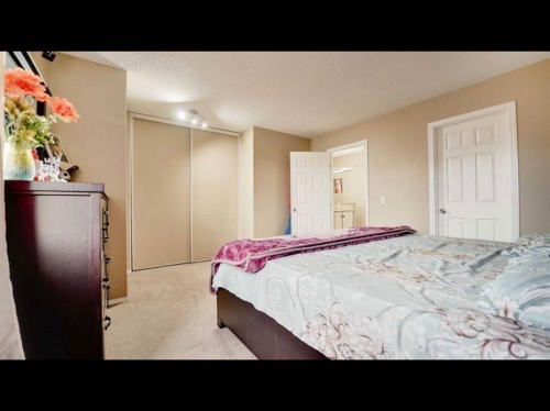 95 Castlegreen Close Ne, Calgary, AB 