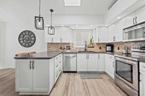 75 Valley Brook Circle Nw, Calgary, AB 