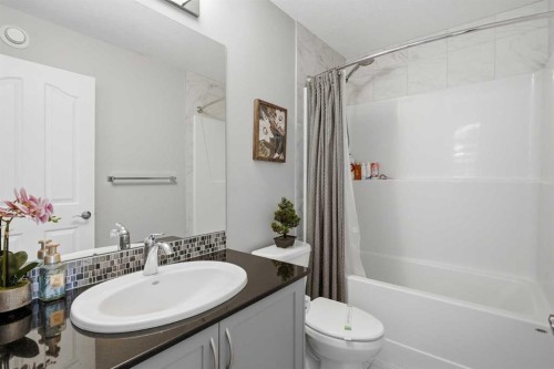 108 Hillcrest Avenue Sw, Airdrie, AB 