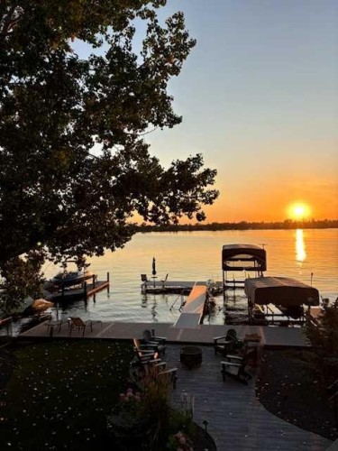 435 East Chestermere Drive, Chestermere, AB 