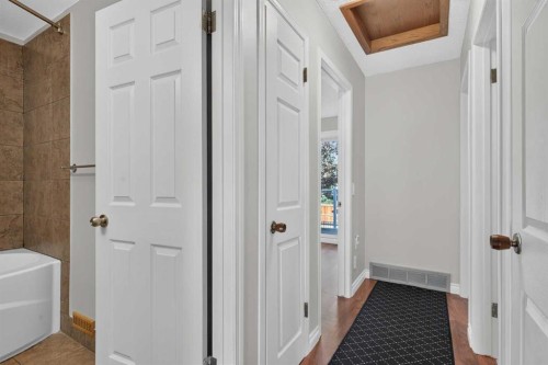 112 Beaconsfield Rise Nw, Calgary, AB 