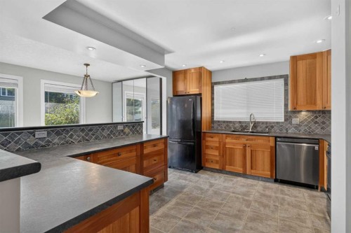 112 Beaconsfield Rise Nw, Calgary, AB 