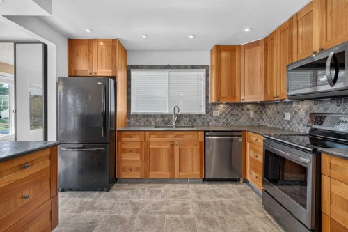 112 Beaconsfield Rise Nw, Calgary, AB 