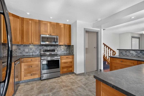 112 Beaconsfield Rise Nw, Calgary, AB 