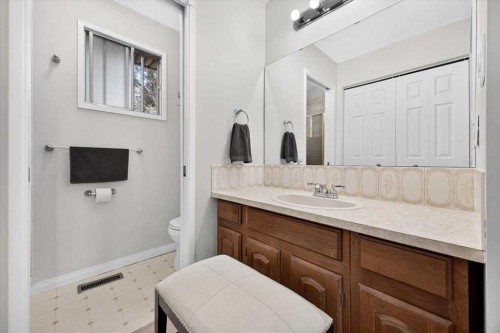 4015 45 Street Sw, Calgary, AB 
