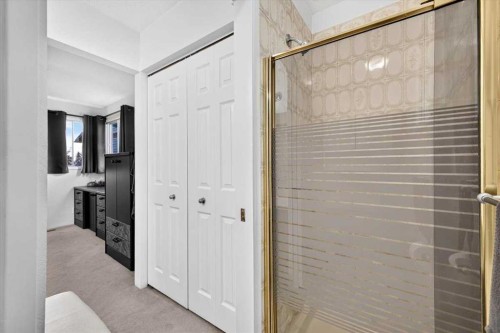 4015 45 Street Sw, Calgary, AB 