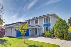 912 Woodbine Boulevard SW Calgary, AB T2W 5Y7