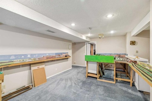 912 Woodbine Boulevard Sw, Calgary, AB 