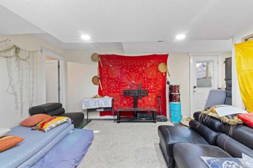 52 Edgepark Road Nw, Calgary, AB 