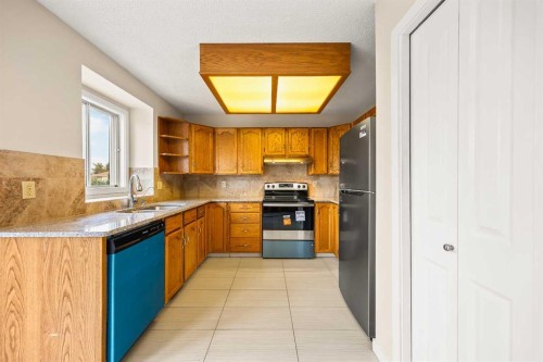172 Sandpiper Circle Nw, Calgary, AB 