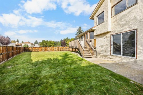 172 Sandpiper Circle Nw, Calgary, AB 