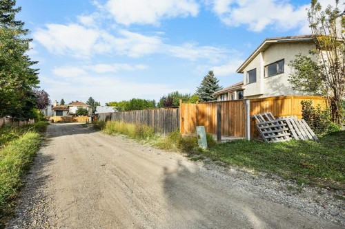 172 Sandpiper Circle Nw, Calgary, AB 