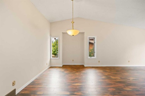 172 Sandpiper Circle Nw, Calgary, AB 