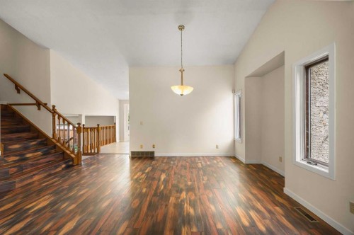 172 Sandpiper Circle Nw, Calgary, AB 