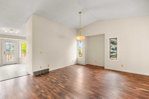 172 Sandpiper Circle Nw, Calgary, AB 