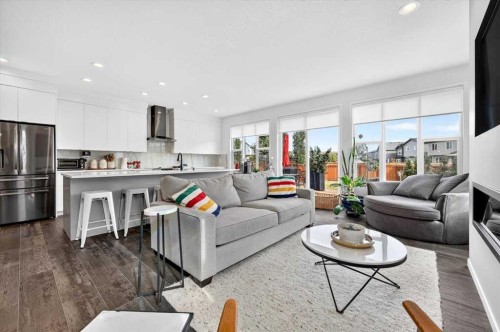 32 Cranbrook Bay Se, Calgary, AB 