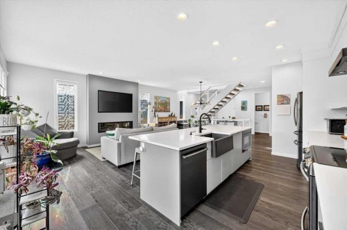 32 Cranbrook Bay Se, Calgary, AB 
