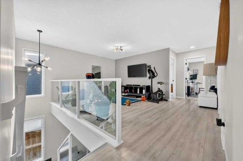 32 Cranbrook Bay Se, Calgary, AB 