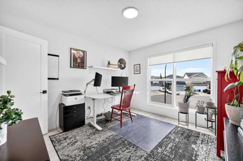 32 Cranbrook Bay Se, Calgary, AB 