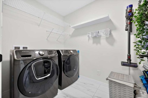 32 Cranbrook Bay Se, Calgary, AB 