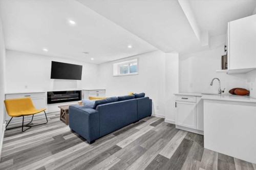 32 Cranbrook Bay Se, Calgary, AB 