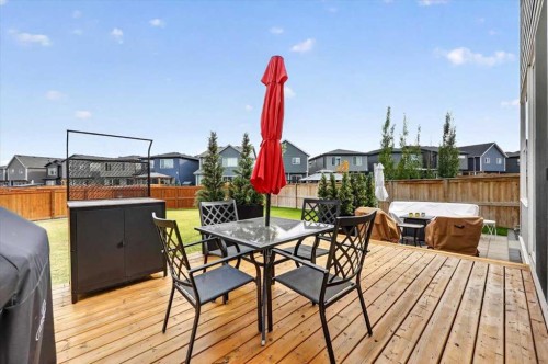 32 Cranbrook Bay Se, Calgary, AB 