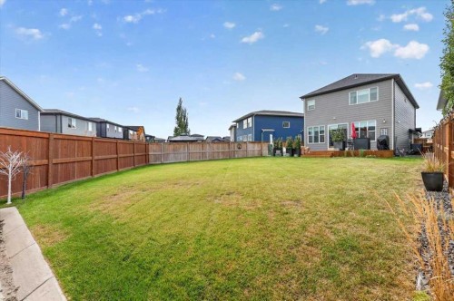32 Cranbrook Bay Se, Calgary, AB 