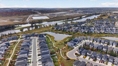 32 Cranbrook Bay Se, Calgary, AB 