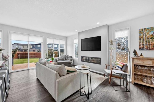 32 Cranbrook Bay Se, Calgary, AB 