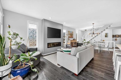 32 Cranbrook Bay Se, Calgary, AB 