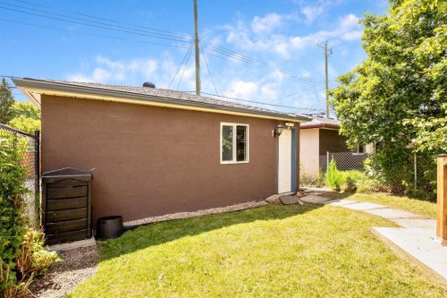 2705 11 Avenue Se, Calgary, AB 