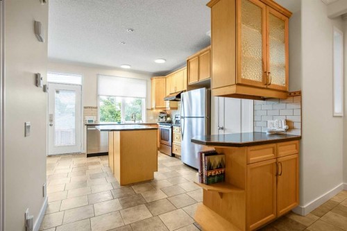 2705 11 Avenue Se, Calgary, AB 