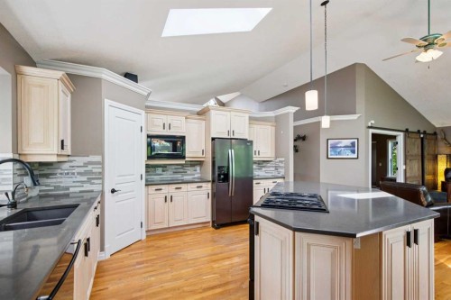 8816 48 Avenue, Calgary, AB 