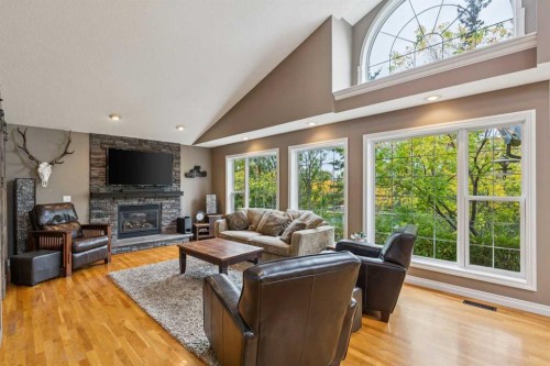 8816 48 Avenue, Calgary, AB 