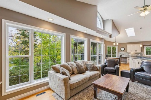 8816 48 Avenue, Calgary, AB 