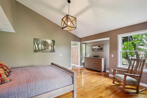 8816 48 Avenue, Calgary, AB 