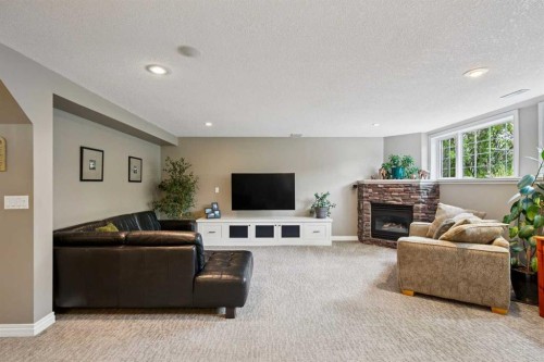 8816 48 Avenue, Calgary, AB 